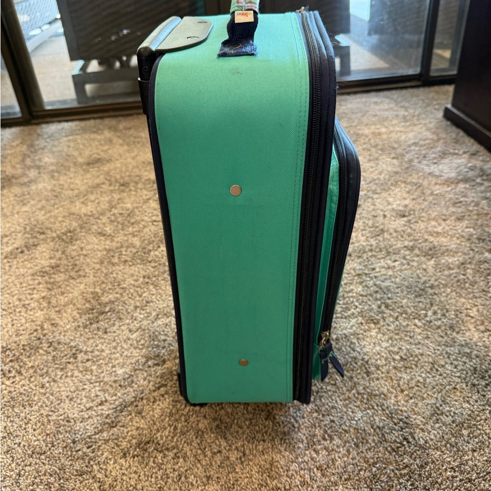 Flower and butterfly suitcase - Picture 8 of 10